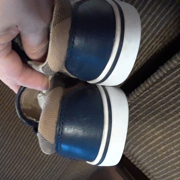 Burberry toddler slip-ons - Picture 8 of 8